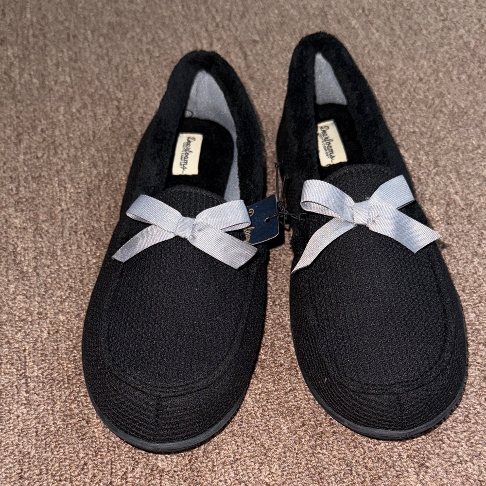 Dearfoams Women's Black Slippers with Silver Bow